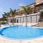 Home2book Bright Pool & Terrace, Amarilla Golf * サンミゲル・デ・アボナ
