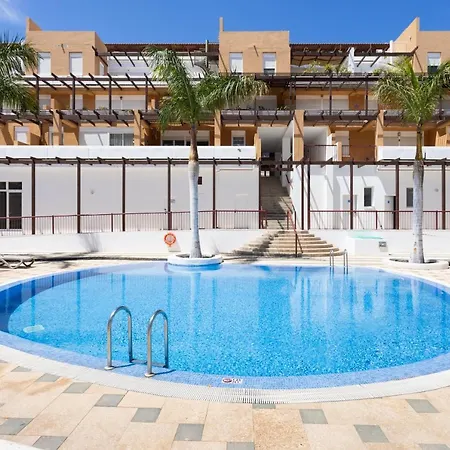 아파트 Home2book Bright Pool & Terrace, Amarilla Golf *