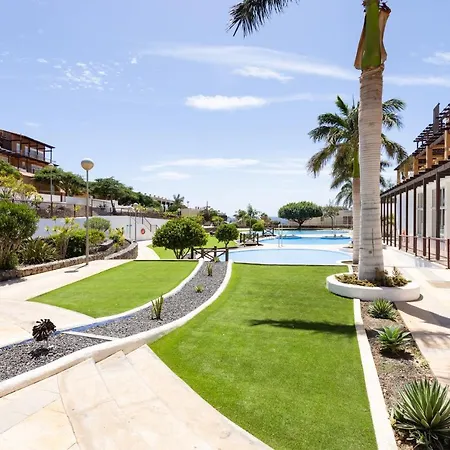 Home2book Bright Pool & Terrace, Amarilla Golf *